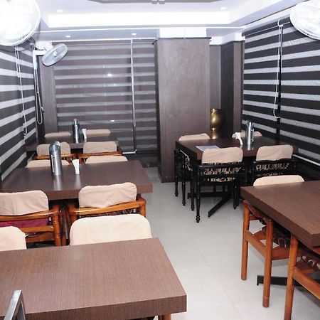 Hotel Surya Rajahmundry Bagian luar foto