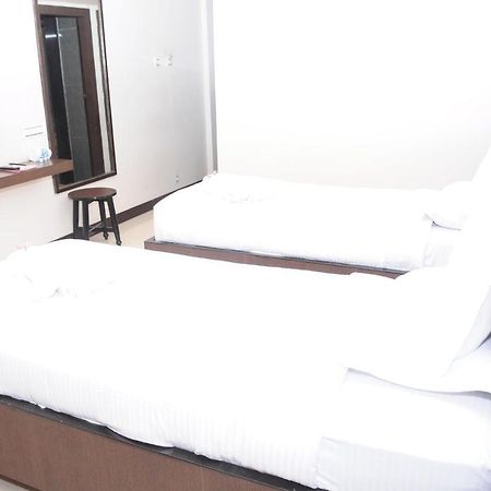 Hotel Surya Rajahmundry Bagian luar foto