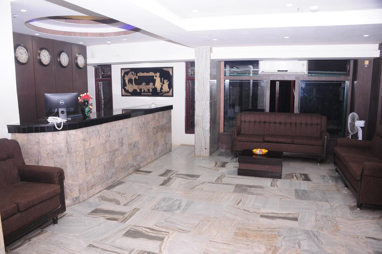 Hotel Surya Rajahmundry Bagian luar foto