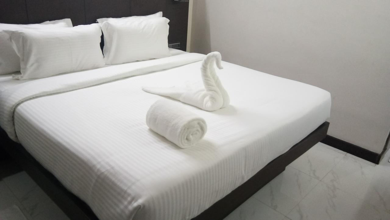 Hotel Surya Rajahmundry Bagian luar foto