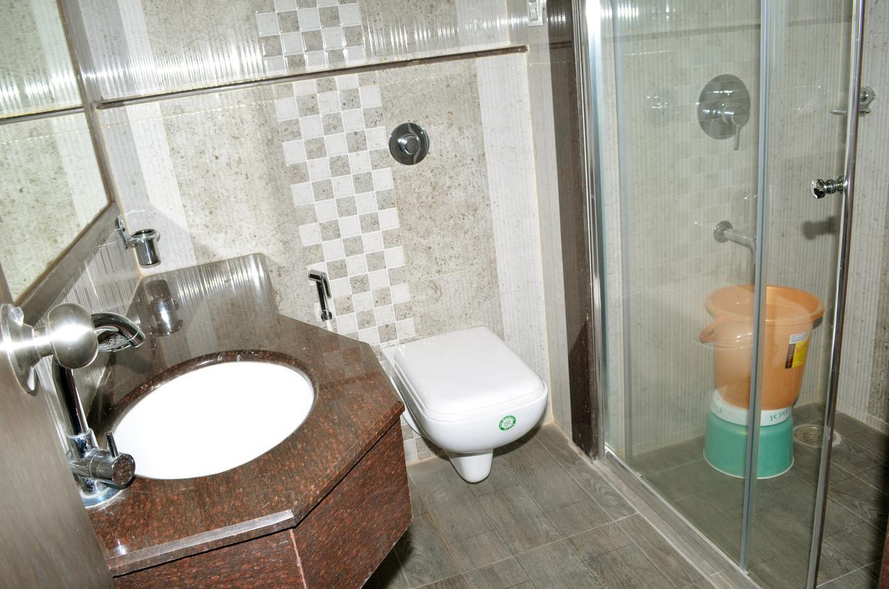 Hotel Surya Rajahmundry Bagian luar foto