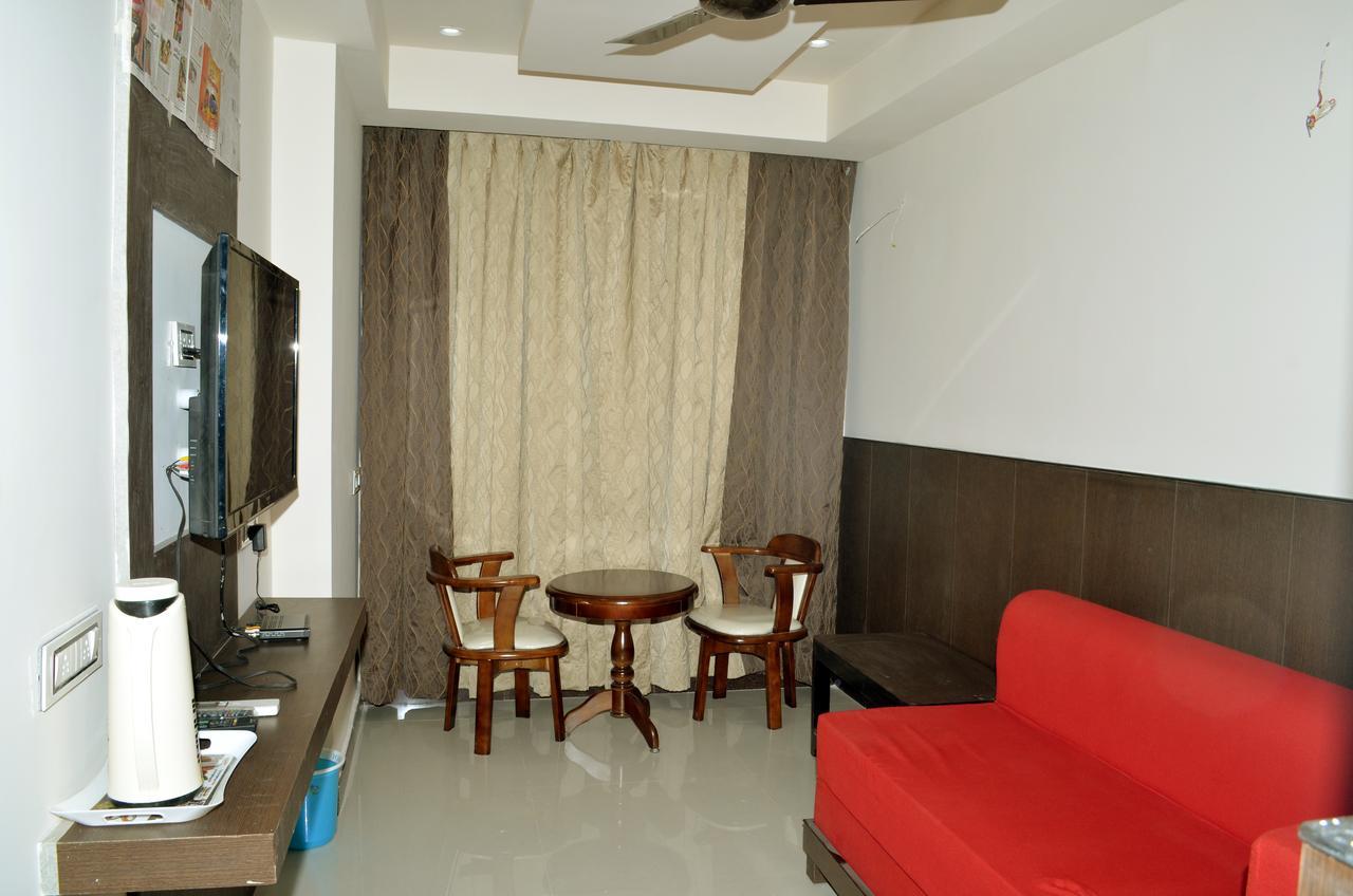 Hotel Surya Rajahmundry Bagian luar foto