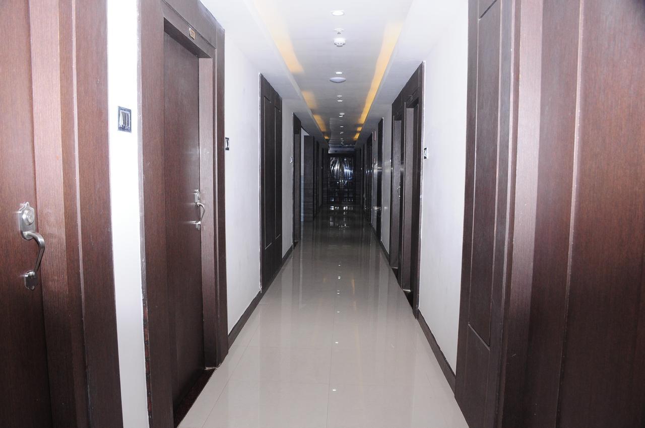Hotel Surya Rajahmundry Bagian luar foto