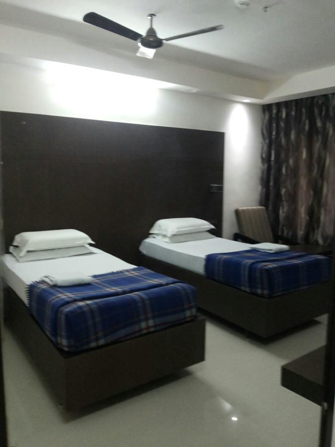 Hotel Surya Rajahmundry Bagian luar foto