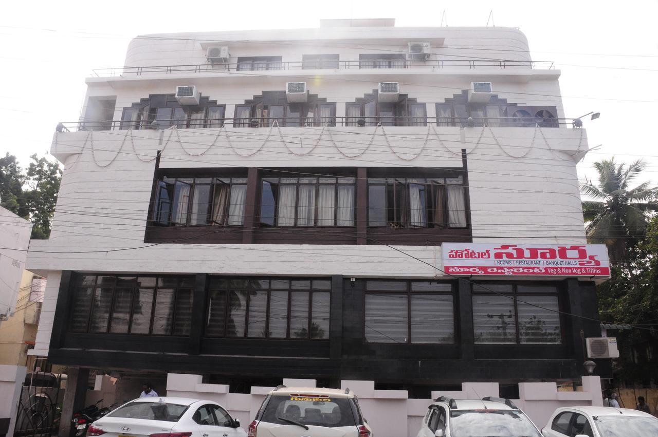 Hotel Surya Rajahmundry Bagian luar foto